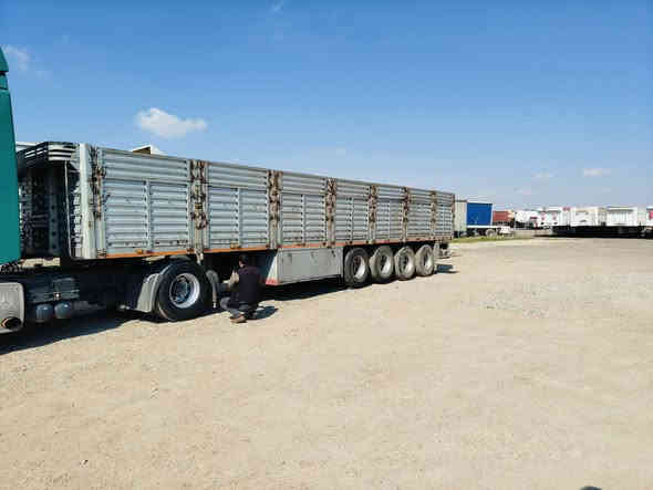 السلام عليكم اخوان بودي اربع محاور للبيع مكان موصل معرض ازهر حسون رقم الهاتف ***********/***********
