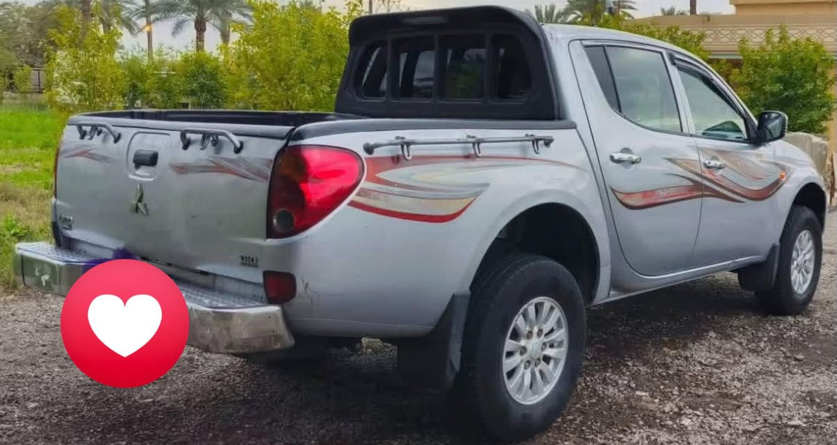السلام عليكم 
مسيوبيشي ل ٢٠٠ موديل ٢٠٠٩ رقم بغداد جديد لغايه ٢٠٣٠ سنويه باسمي داخل جيد خارج جيد صدر واطارات جيده تدفئه تبريد كل شي موضح بالصور والسونار ومقطع فيديوي مكاني بغداد للاتصال او المراسله واتساب ***********
