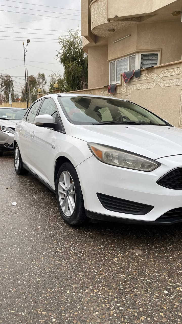 فورد فوكس
موديل 2017 
ضررها شبر من باب السكن  
لون مميز ابيض ثلجي
ماشيه 183 قابل للزيادة
كير ومحرك شرط 
هزة وسنوية جاهزة 
مواصفات سيارة 
محرك 2000 دوش مرغوب 
كير توماتيك 
تبريد ثلج
تحكمات ستيرن 
تثبيت سرعة 
شاشة +كامره
وباقي مواصفات معروفة 
السعر ب98 وبيها مجال بسيط
للاستفسار اتصل على رقم ***********
