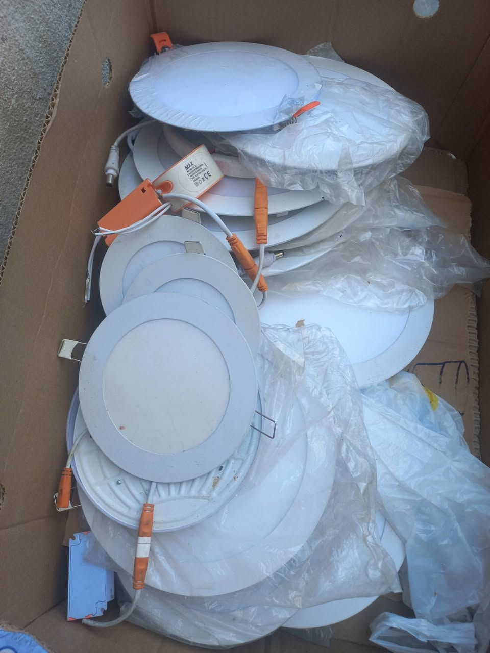 ٨٠ گڵۆپی سەقف، محاویلەی لەگەڵ نیە، ١٢ وات و ١٨ وات و ٢٤ وات، دانەی بە ٥٠٠ دینار


**إذا كنت صاحب هذا الإعلان وتريد حذفه لأي سبب، رجاءا أرسل رسالة إلى الدعم الفني**