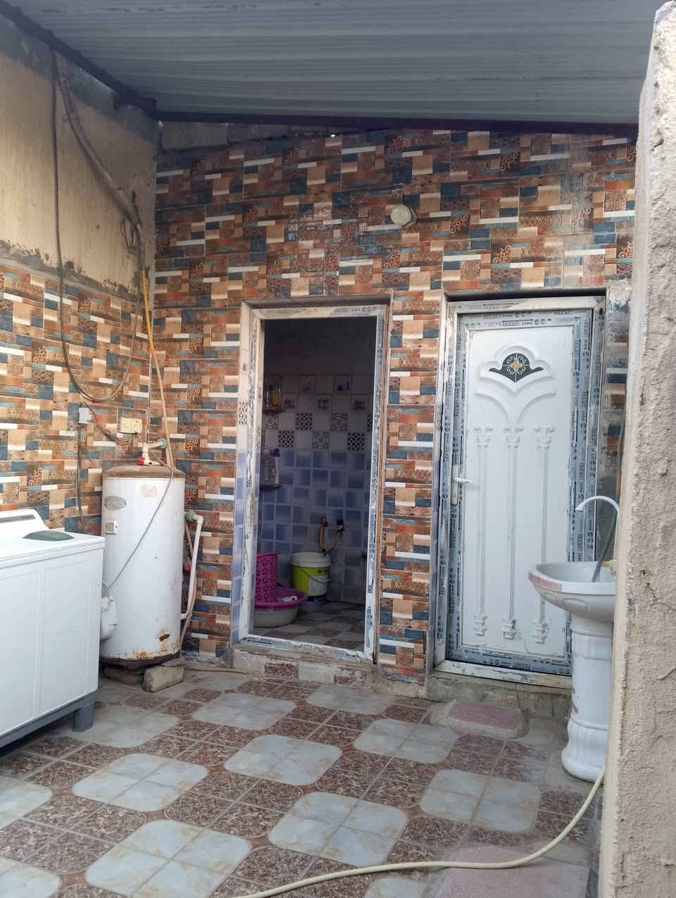 بيت للبيع بطليعه قريب على شارع العام قرب مدرسه الامامين قريب على مستشفى التركي زراعي ماء مجاري كهرباء كلشي متوفر سعره 100 اوبيه مجال مساحة 200 متر الشراي يتصل على هاذا الرقم ***********
