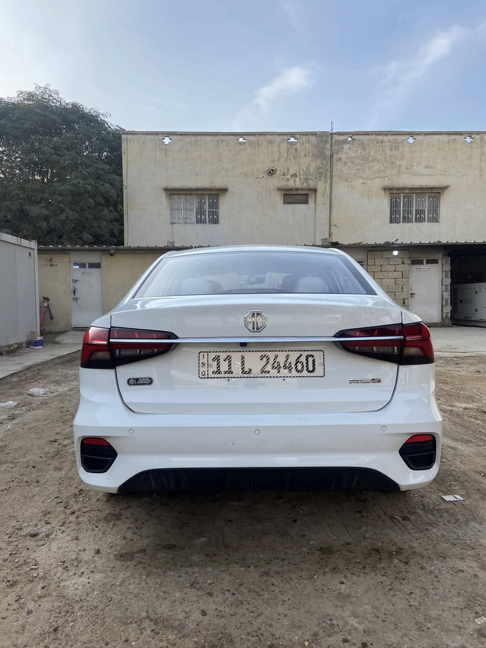 السلام عليكم 
 مرقم بغداد Mg5 plus 2025 زيرو السياره مماشيه
السياره بيها ضرر بلجنطه وطخه كلش بسيطه بلبنيد 
السياره فول عدا الفتحه 
بصمه دخول ذكي شاشه ابل كار بلي اشاير بلمري كشنات جلد 
سايد البريك دكمه. اوتو هولد مثبت سرعه وباقي المواصفات 
معروفه 
السياره مكانها بغداد 

انزل من سعرها ١٢ ورقه 

***********
