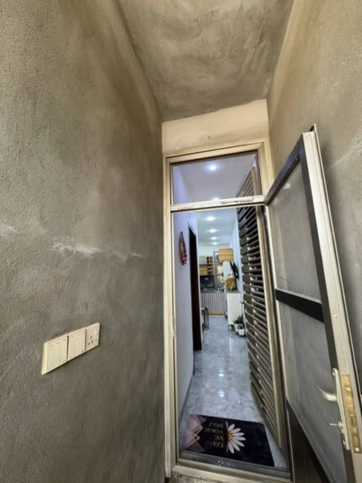 #بيت_للبيع
في #الديوانية #حي_الجامعه
يتكون من 3 غرف نوم ومطبخ مفتوح ع الصاله  واستقبال
مساحته 100 م للاستفسار الاتصال على الارقام التالية *********** أو ***********
او مراجعة مـكـتب احـمـد الموسوي للعقار الديوانية حي الجامعة الشارع الرئيسي بداية شارع 15
#مشروع  #بغداد
#مشاريع   #الديوانيه
#مجمع    #النجف
#طبي      #كربلاء
#عيادات   #بابل
#صيدلية   #الحله
#مطعم   #رمضان
#كوفي
#ترفيه
#گازينو
#مذخر
#تجميل
#مركز
#منزلية
#مطعم
#حيوي
#شركات
#مكاتب
#مقاولات
