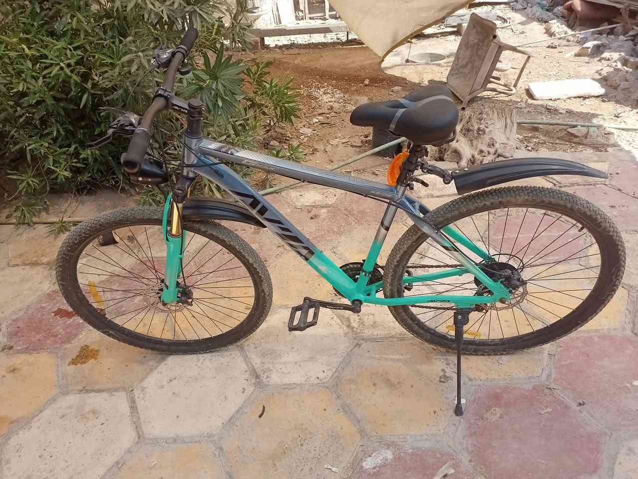 السلام عليكم بايسكل ايفيا رياضي حجم 29 وبايسكل جديد مامستعمل اسبوع  معا كامل ملحقات  ويدات اصلية وكشنات عدد 2  والسعر 210 وبي مجال والعنوان بغداد الشرطة الخامسة مقابل جامع الجميلي والرقم *********** وبي واتساب واهلا وسهلا بيكم 🤍
