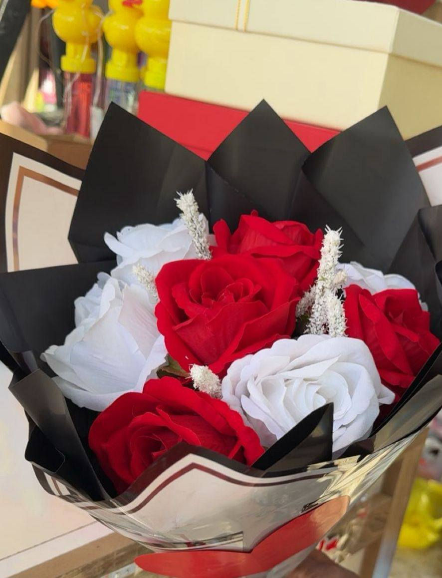 سبع البور شارع الألف مقابيل معرض الحسني ✨
ورد 
هدايا 
اكسسوارات 
مكياج
 عطور 
ألعاب اطفال 
توزيعات بأنواعها 
للأتصال ***********
