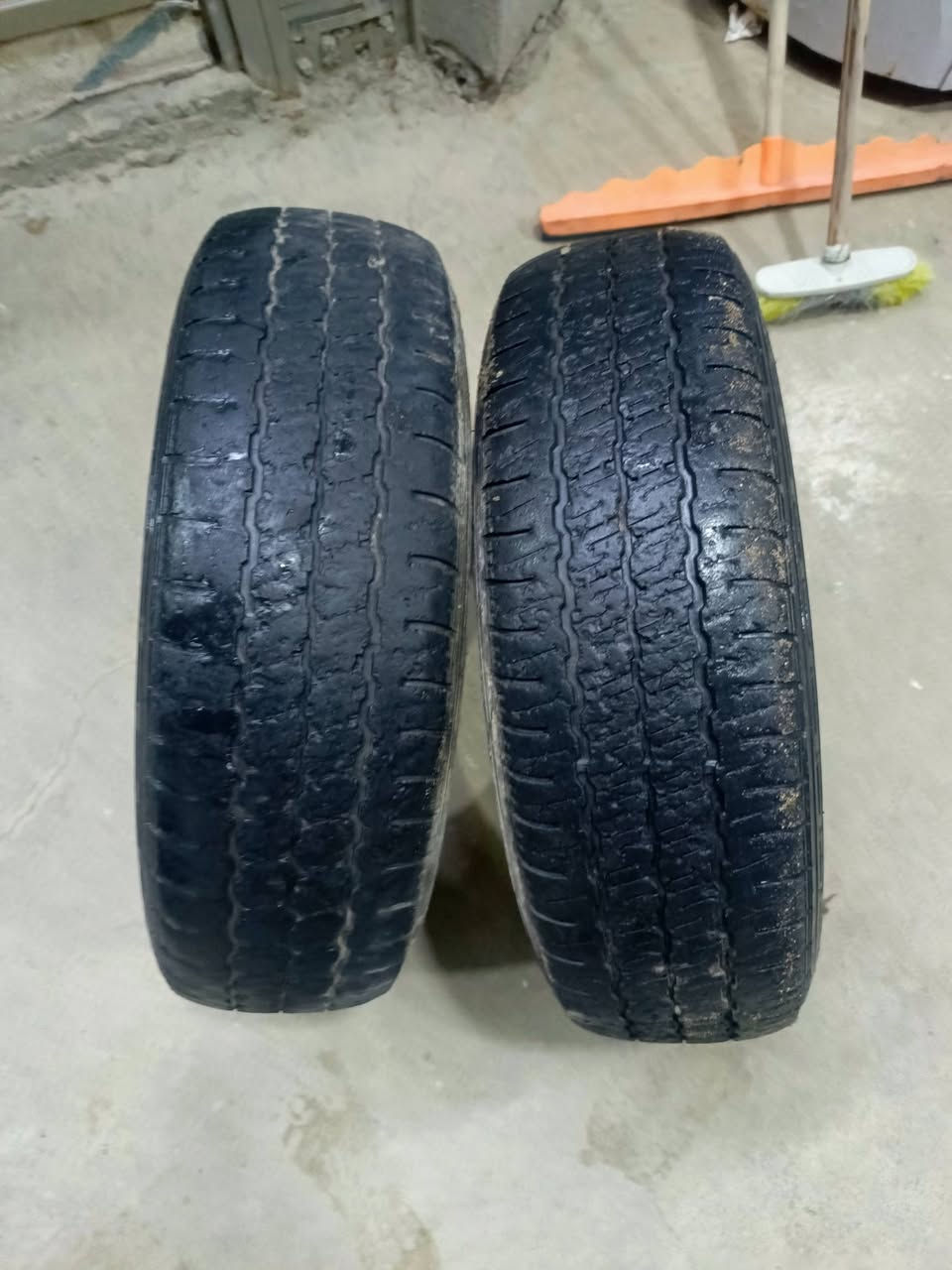 ايطار مال المسجل مع تايرات كيا امامي نص عمر قيم وأخذمكاني كركوك حي العسكري ***********
