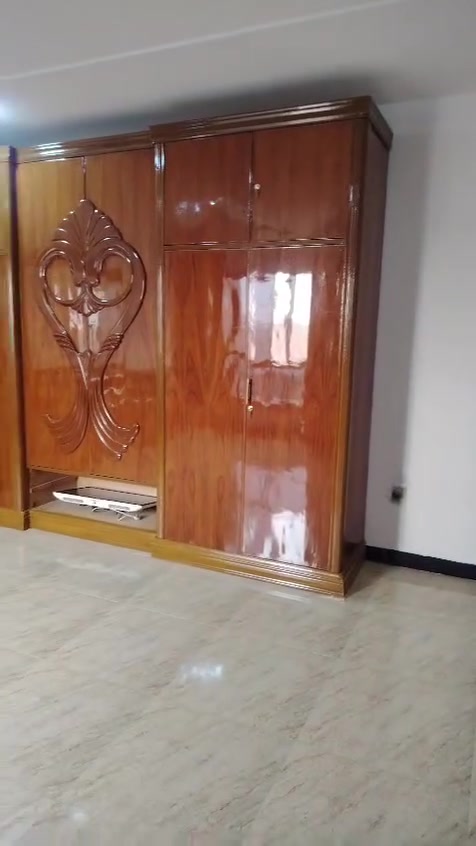 غرفه نوم طابقين للبيع السعر ٩٥٠ وبيه مجال قليل النجف قرية الغدير الثانيه رقم تلفوني ***********

