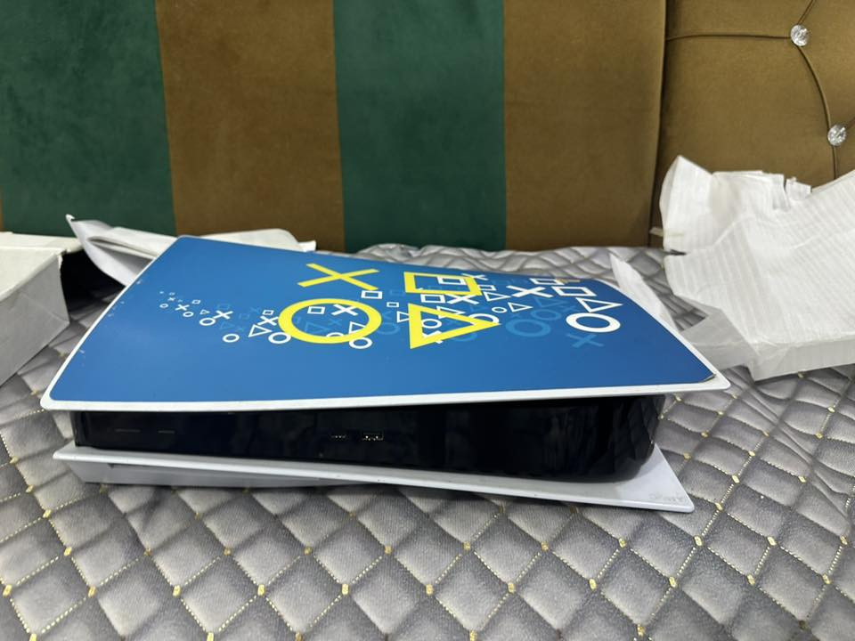 سلام عليكم  بلي فايف فات اخو جديد متروك ويا ثنين جوستك +ملحقات الاصليه ستفسار اكثر انتصل : ***********
