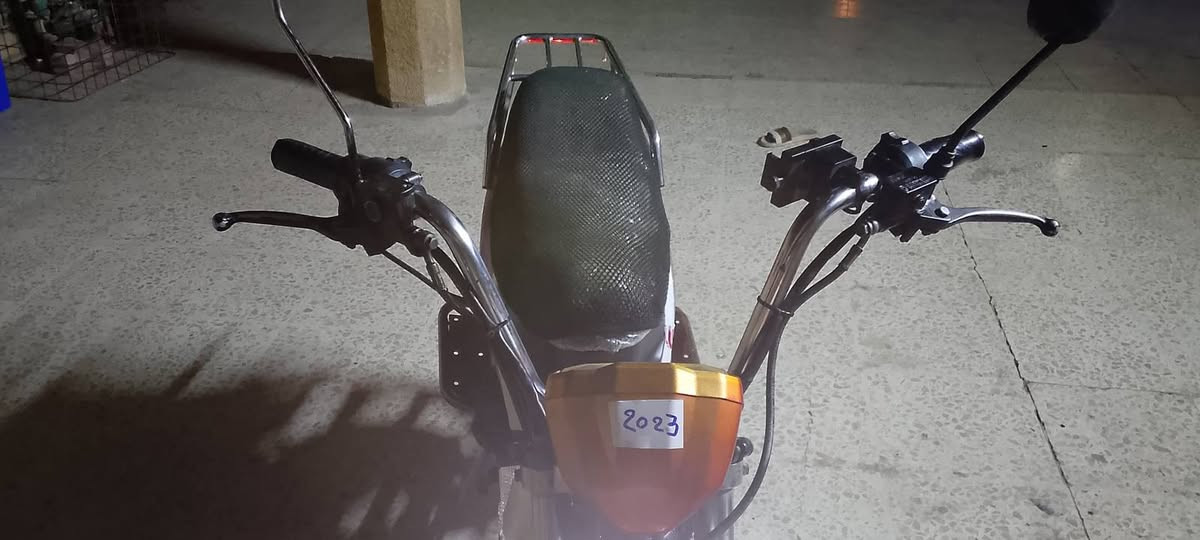 موطور هارلي نوعيه بغداد موديل 2023 موطور حلو نضام 5 بطاريات دبل كبار حجهن 36 امبير  جدد لك كلهن يقرن 11 وعل الفحص قبل شهر من شادهن فول بطارياته جدد لك كهربائيته شغاله لايت هورن كله شغال شاحنه جديده مع البطاريات تايرات جدد لك السعر 270 وبي مجال للشراي سعره سعر لشه العنوان الفلوجة حي نزال ***********//*********** واتساب عل الكورك
