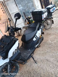 دراجه شحن مفوله بطاريات جدد مراوس بدراجه بانزين  رقم 07516841939