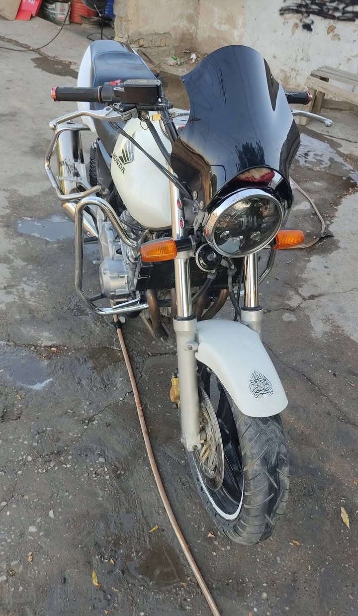 لبيع دراجه سيبي مكينه 400 موديل 2004 جيل 2 سرعه 180 دراجه مكفوله
خاص غير محتاج اتصل وتدلل ***********سعر 23 وبيه مجال
