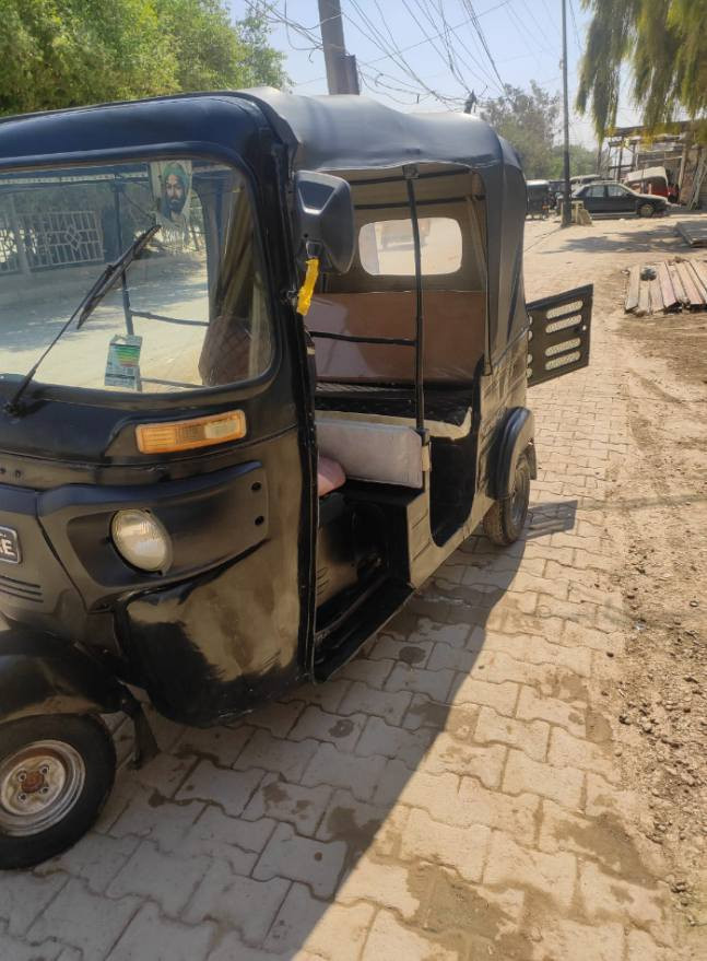 تكتك للبيع اوراق للترقيم كامله كمارك موديل 16المحرك *********** كايم السعر مليون او900 بغداد البياع الشرطه
