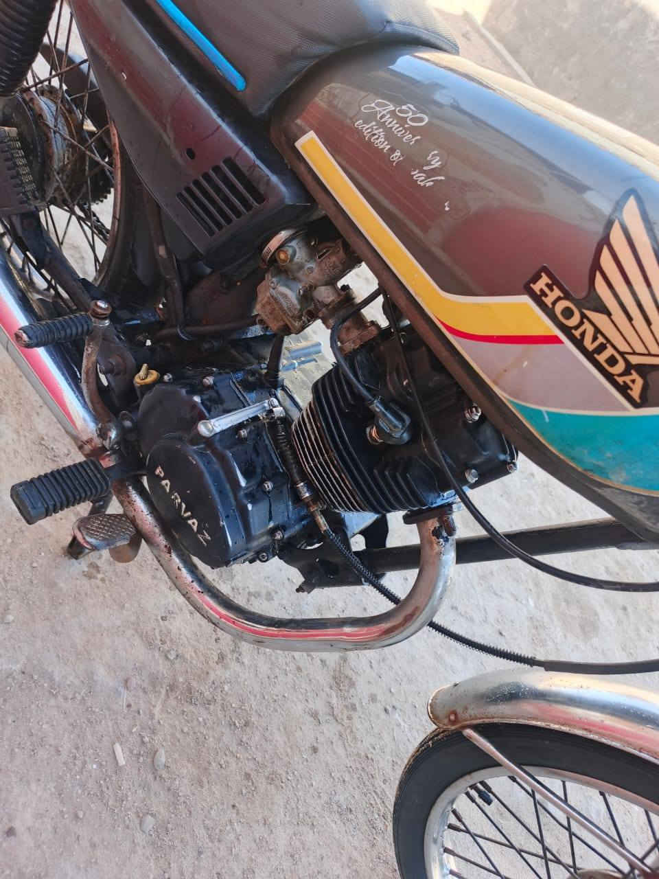 سلام عليكم دراجه ايراني محرك برفاز دراجه حلوه ونضيفه ومحرك حلو لا صوت ولا تبخير نهضته حلوه ماناقصه اي شي 
مكان دراجه جزيره السعر 300وبيه مجال لشراي مكلف نشر الهاتف ***********
