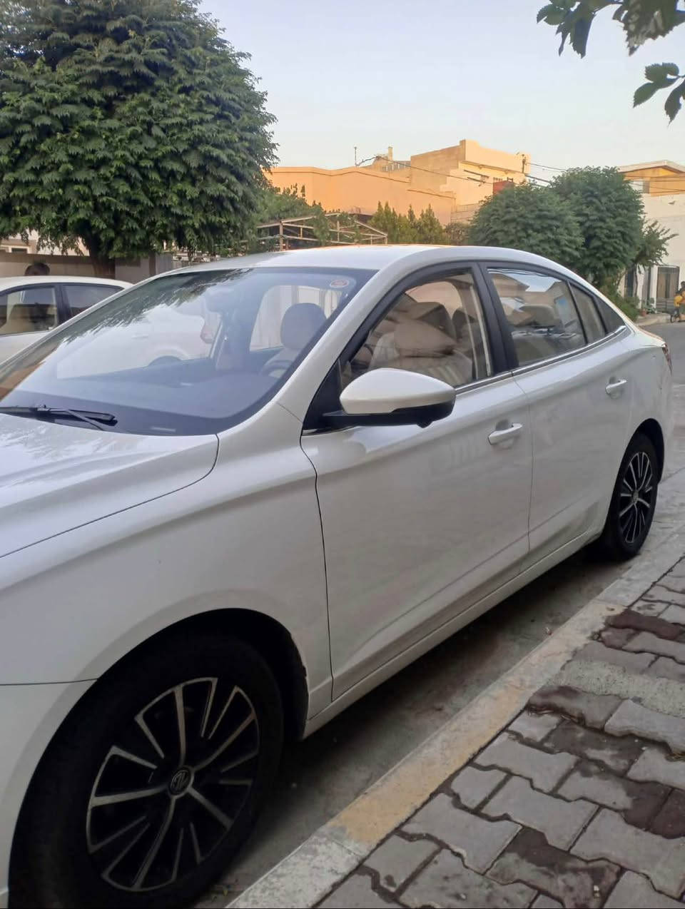 MG5 2025 شکڵ تازە
ماوەی ڕۆشتن ١٦ هەزار کم 
زەمانی شەریکە 
سەیارەکە فول مواسەفاتە بەسمەو سڵایت و کوشن جلدو کارەباو گیج الیکترۆنی 
گێڕو مەکینە بە شەرت 
سێرڤسی تازە کراوە تا ٢٥ هەزار پئ بڕۆ 
گاعی تێگیراوە 
تحویل و غەرامە بە شەرت 
سۆنەرو ئەو قوپاویەم داناوە لەوە زیاتری نیە 
سعری/ 125 مجالێکی کەم 
شوێن/ هەڵەبجە شەهید
***********.WhatsApp السليمانية, العراق
