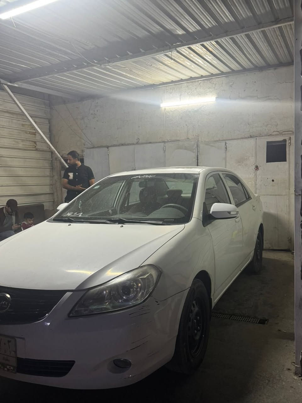 السلام عليكم byd
G3
موديل 2013 للبيع 
تبديل باب خلفي وجااملغ امامي مصبوغ فقط وبيها خيط تبخير قليل جداً 
السعر 55$ 
العنوان البياع مقابيل كراج البياع 
***********
