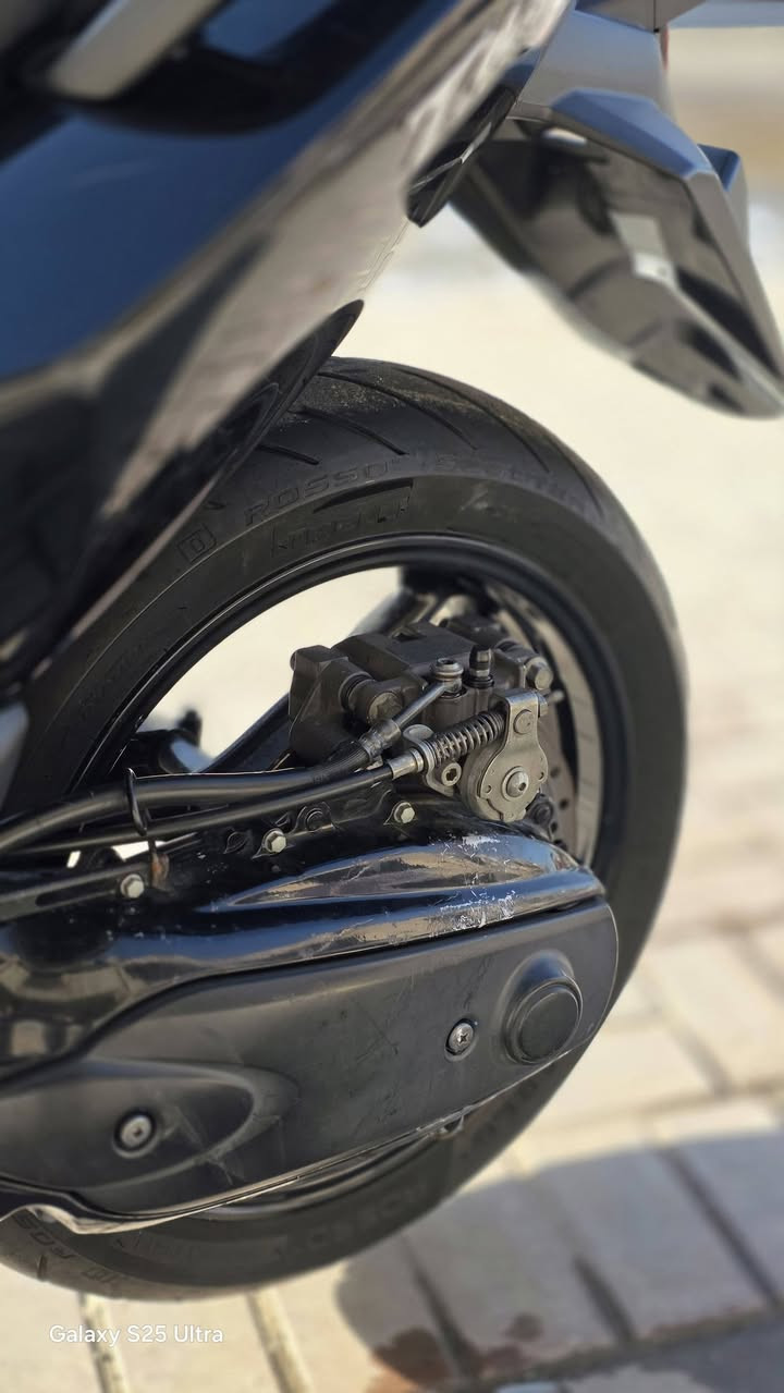 دراجه شلعه معدل بيه ٣سويجات وصل مال كلشي وكلاشي موجود اوراق طايح عليهن دهن بس مبينه كتابه مال معرض ماشيه ٢٧ دراجه جديده سعره ٤٣ وبيه مجال مكان بغداد مدينه الصدر *********** واتساب موجود فقط
