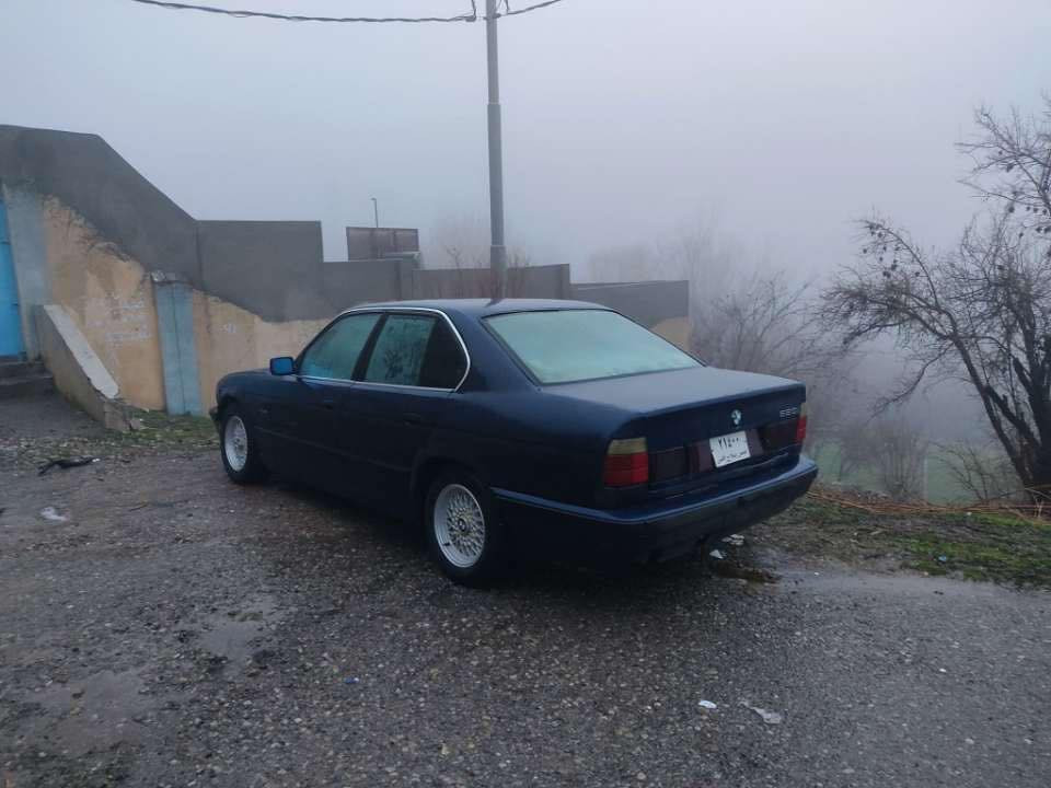 سەرەتا بەناوی خوا ئەدمین گوڵ 
بیئم مۆدیل92 520گێر حادی گێڕومەکینە بەشەرت سەیارەکە ئاڕمی بلاستیک سلێمانی ئاڕمو ئەوەلیاتی بەشەرت سەیارەکە تابڵێی خاوێنە هەتا بڵێت بەقەوەتە   چوار تایەو ویلی حەسیری لەژێرە سەیارەکە توندوو تۆڵە چرپەو سەت دۆلارت ببڕە سەیارەکە ماشااللەی دەوێت زۆر جوانەقرچێکی بچوکی هەیە شەیانی باس کردن نیە بێ ناو گرتن.                    سحری35گەڵاو  مەحامەلەکی برایانە ***********
