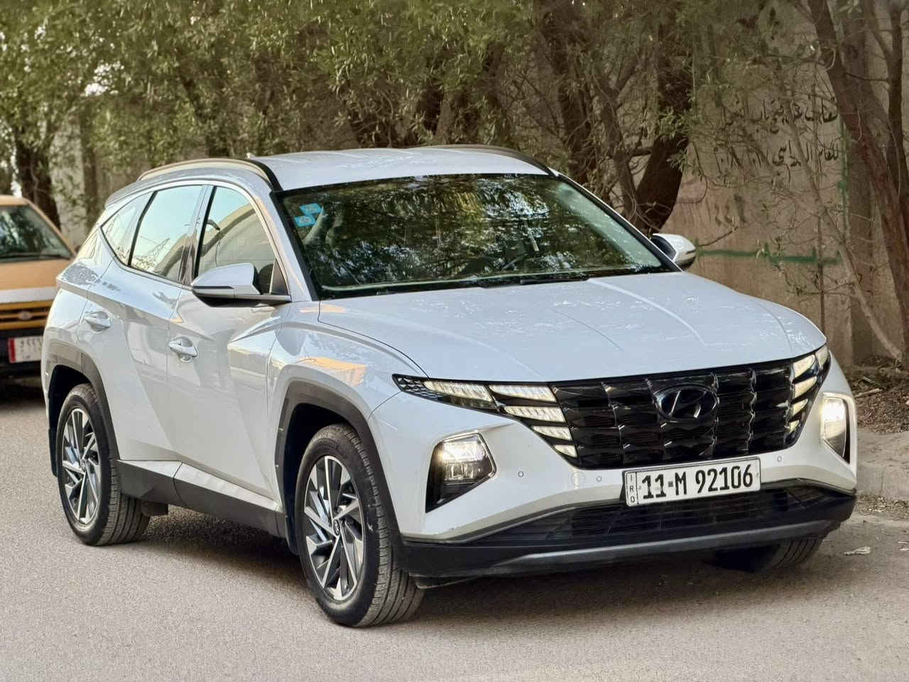 سلام عليكم
هيونداي توسان 2022 خليجي  ب اسمي شخصيآ 

السعر : 198$  وبيه مجااال 

اتصال : ***********

سياره مكفوله كفاله عامه من صبغ وتبديل  وكفاله من لا كير ومحرك فقط بارد ب ب جاملغ خلفي اقل من شبر ؟ سونر مرفوق

 فول مواصفات عدى البانوراما
‏
‏حجم المحرك 2000

ماشيه 68 الف 
‏
‏شاشه دجتل
‏تشغيل بصمة 
‏تشغيل عن بعد
‏AIRBAG عدد 2
‏سايد بريك دگمة   
‏بك لايت LED
‏كروس سرعه
‏اتو هولد اريل نفيكيتر
‏مقاعد امامية كهرباء 
‏بردات ابواب خلفية 
‏حساسات امامية 
‏حساسات خلفية 
‏حساس كشنات
‏تحكم مقود كامل
‏بصمات عدد 2 
‏انارة ترحيب
‏مدوشمه جلد كشنات وارضيه
‏نقطة نزول منحدرات
‏نظام مانع تزحلق  ‏ABS
‏شاحن موبايل واير ليس  
‏اشاير بالمري والمري قابلة للطي 
‏مخرج AUX
‏مخرج USB
‏BIuetooth
‏مخرج منفذ الطاقة عدد 2    
‏درايف مود
‏(Normail - eco- sport t) 
‏كفاله عامه من جميع النواحي 

بغداد
