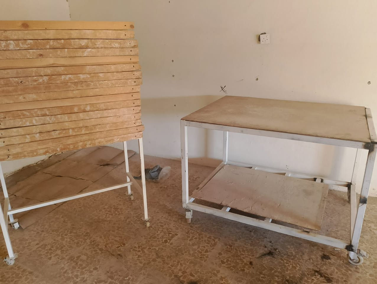 فرن للبيع ايراني باب اول هوه غراضو كامله سعرو 18ورقة بي مجال هذا رقمي *********** أو ***********
