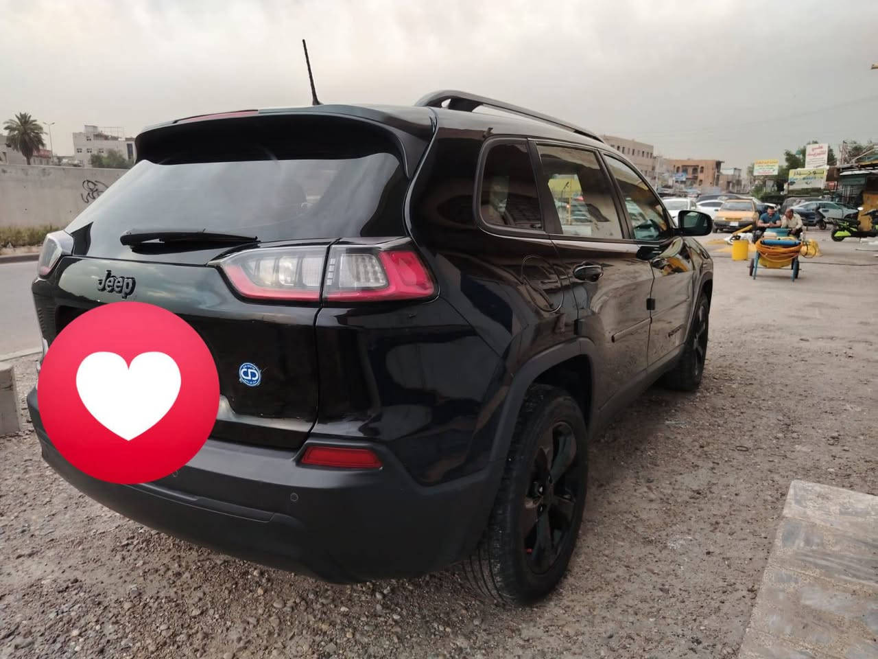 سلام عليكم للبيع  Jeepجيب بزون 2019 امريكي سياره مكينه 2400 دوش سياره حلوه مكينه ناعمه حداديه صدر امامي وخلفي وتأيرات جديد سياره ماشيه 84 كيلو متر  بسمي حادث بس بنيد فول مواصفات المكان بغداد الشالجيه فقط قطعه وحده كير ومكينه وبعد وشواصي مكفول  رقمي بي واتساب ***********

