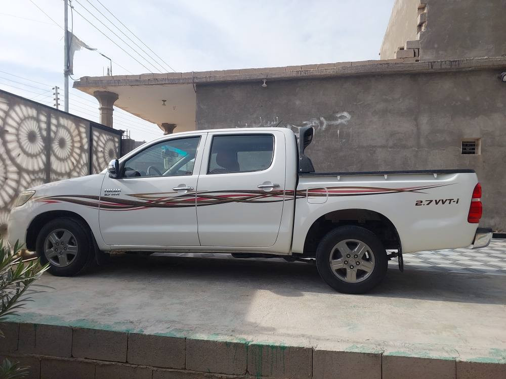 السلام عليكم تيوتا هايلوكس 2015 بسمي من دخلت رقم بصرة انكليزي  بيها بارد فقط كير اوتماتيك كويتي شاصي 19 تخم تاير برجستون الاصلي حدادية جديدة كلة وكالة مكفولة من الصبغ بيها بس 3 مكانات بارد محرك وكير ما مفتوحة وكالة ماشية 300 و 60 الف
السنوية لل 2032 تنتهي 

السعر : 230  

الرقم : ***********
