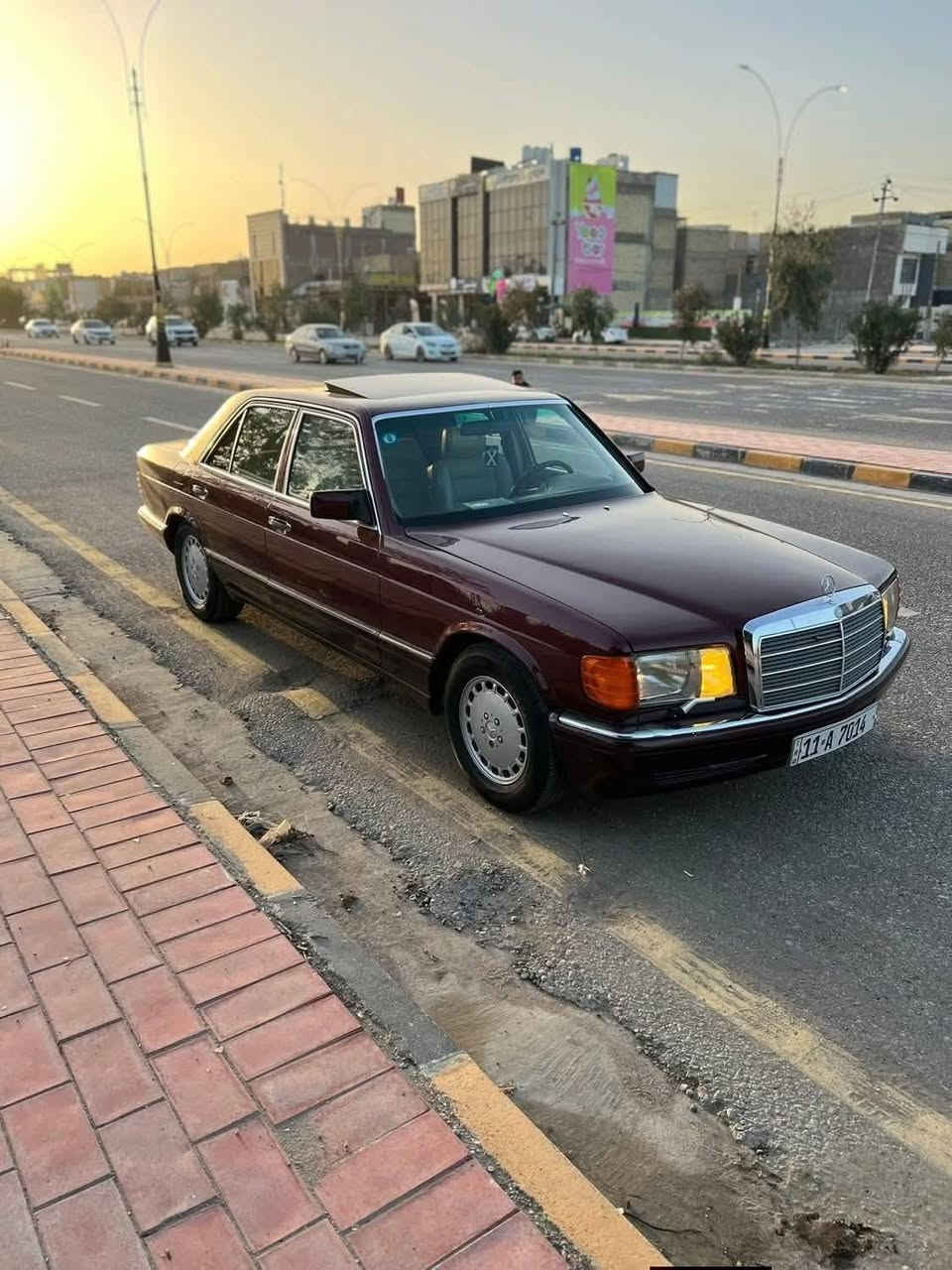 مارسدس  1989جامبو فول حجم 300S
اللون مميز غرفه جلد جديده بيجي 
رقم بغداد شبه مميز
دبل مروحه دبل هورن اريل كهربائي  كشنات كهرباء ستيرن كهرباء مري كهرباء جام كهرباء سلايت طكتين سنتر لوك 
قواعد دبلات بلاد
كير مكينه بلادي مكفول 
صدر اكسل تخم تاير جدي كهربائيات كلها جاهزه 
 

مصبوغه جماليه بلا ضربه  
منضومه ماء وبانزين كله جديدتبريد ثلج تدفئه

رقم صاحب السيارة 
***********
