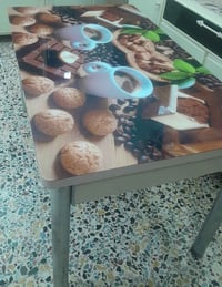 سنغافورة • طاولة • للبيع