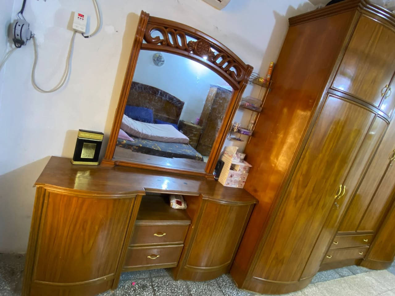 سلام عليكم ورحمة الله
غرفة نوم صاج عراقي  شغل الصالحية.
نظافة 85% كما مبيين في الصور.
رايدها بمليون ونص
لتواصل ***********
بغداد/ بغداد الجديدة/ حي الامين الثانية
