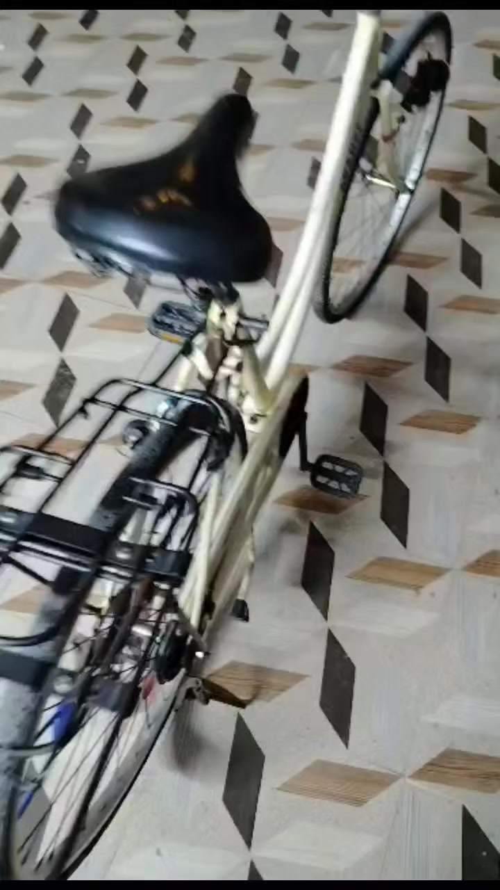 بايسكل البيع حجم ٢٦ مابي نقص كامل قيم وخذ مكان مشخاب راك الحصوه  الشراء بي خير ويدلل


**إذا كنت صاحب هذا الإعلان وتريد حذفه لأي سبب، رجاءا أرسل رسالة إلى الدعم الفني**