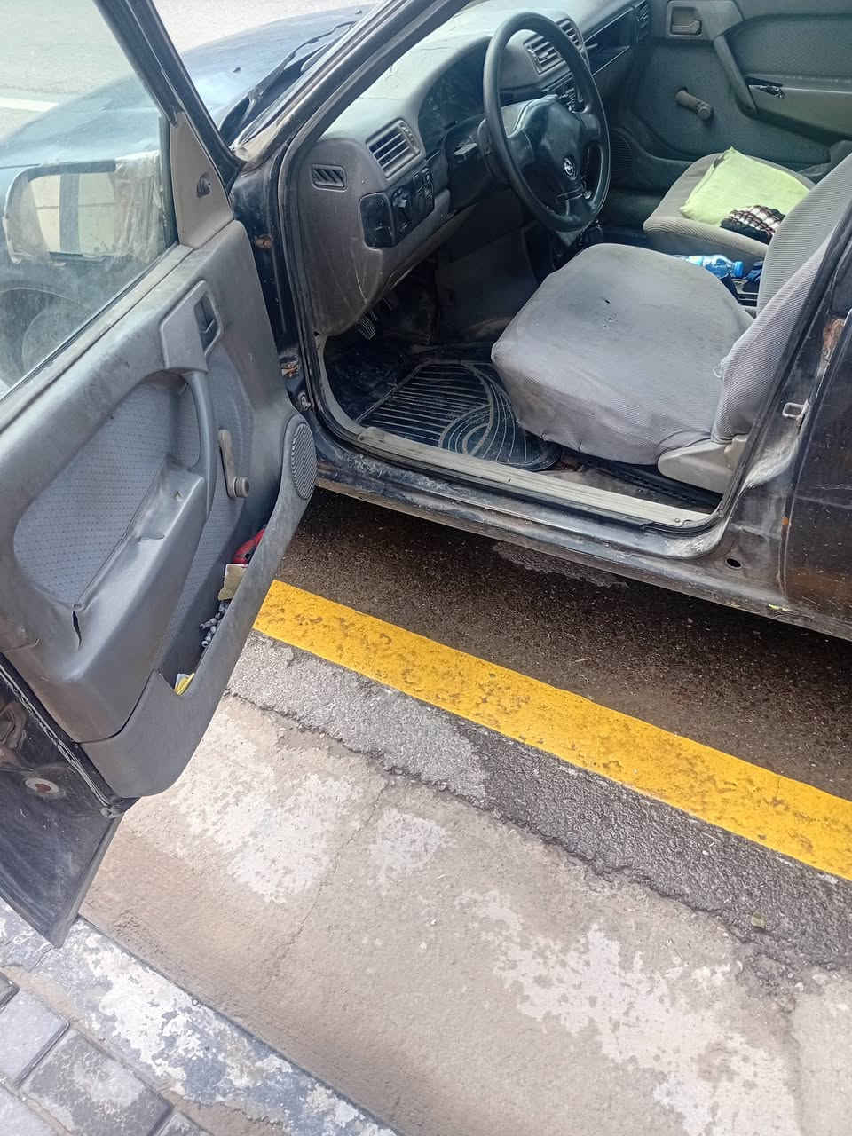 سيارة أوبل موديل 1992 حجم 18 اللون اسود كحلي 
شرط التحويل والوكالة 
طقم إطارات جديد محرك نفخ وباقي داخل نظيف 
 السيارة كدام  العين 
السعر 35 وبيها مجال قليل 
***********
