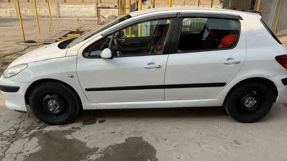 السلام عليكم
بيجو307
موديل 2006
سنويه2030
رقم بغداد مشروع وطني انكليزي
كهربائات كامله 
محرك وكير نظيفات 
تبريد ثلج
بك لايتات جدد 
زينون عالي وناصي جدد
تايرات جديدة 
حدادية كلها جديدة وبلادي صدر ودبلات ودسكات 
السيارة مبدل بيها بابين اليمين
للاستفسار تواصل وياي ع رقم ***********
