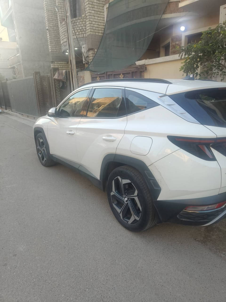 توسان 2022 خليجي ماشيه 40الف مغلفة حماية و عازل حرارة للجام الامامي والخلفي
محرك 2.0 دوش 
المواصفات 
بصمة وتشغيل عن بعد و بصمات ابواب 
شاشة 
حساسات امامية وخلفية 
كامرة
قطعتين تبريد 
اضويه نهاريه و الاماامي والخلفي ليد 
ويل كب 
تحكمات مقود 
كراسي كهرباء وجلد 
والمواصفات الاخرى المعروفه 
السعر:215 وبيها مجال
المكان الدورة 
الهاتف:***********
