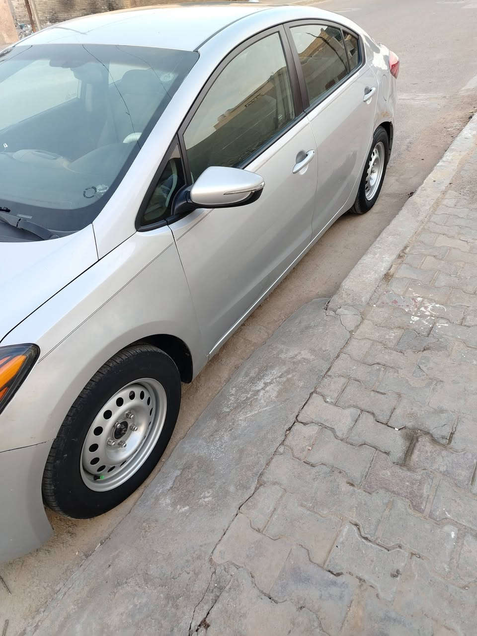 مرخص الكروب يالله السلام عليكم كيا فورتي مديل 2016 بسمي رقم انكليزي مكينه دوش 200 بيه قطقه صبغ والباقي بارد سعر 112 وبيه مجال شي بصيط السياره متعوب عليه والله *********** مكان السيارة بغداد المحمودية
