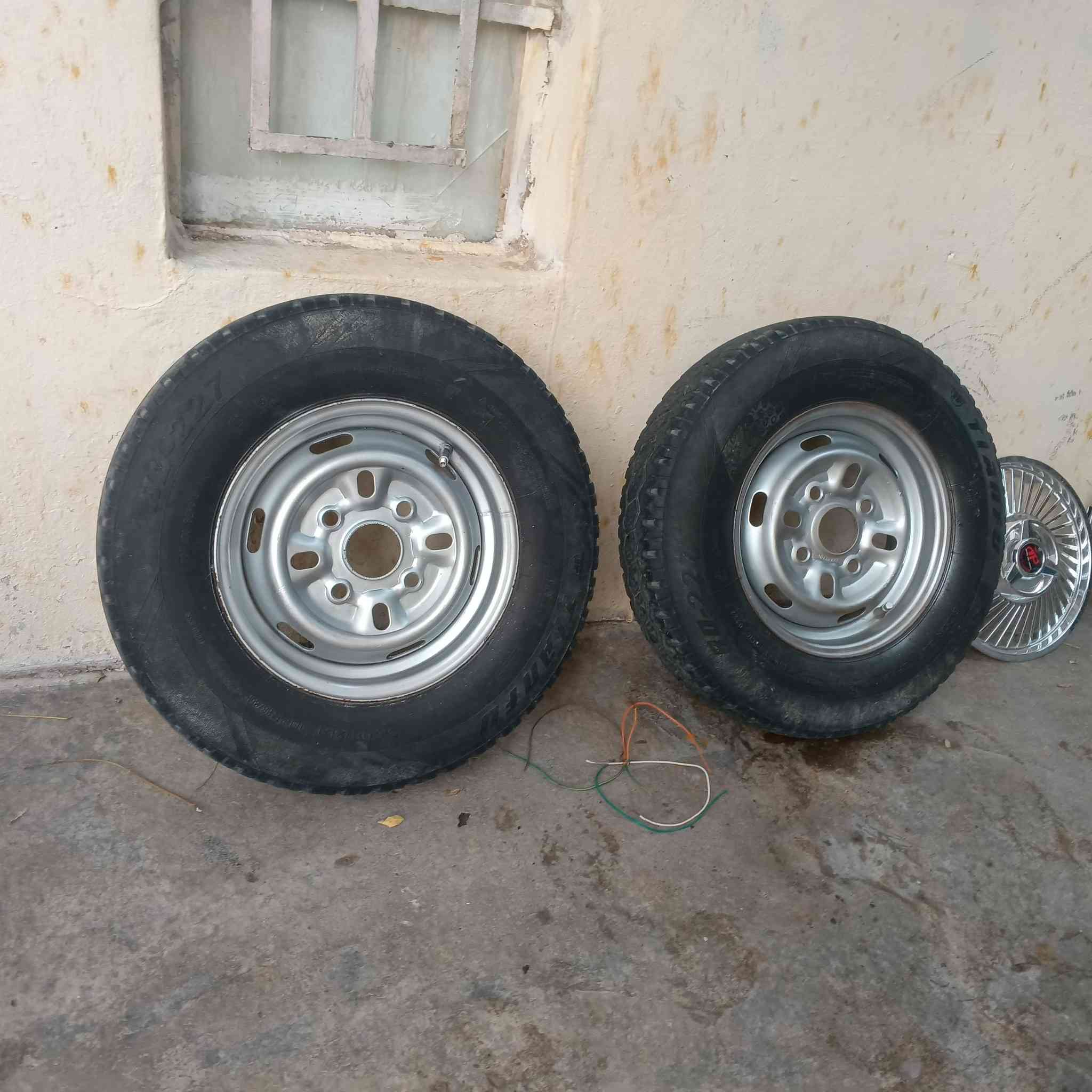 س ع شباب عندي هاي توير مال ستوته هنه وكبتهن توير جداد جوبلس شرط لا عوج لبيع سعرهن 40 قفل لاحد يعاملني الشراي هذه رقمي *********** أو يجي خاص
