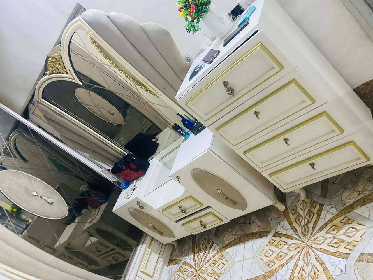 غرفه نوم للبيع السعر 800الرقم ***********
