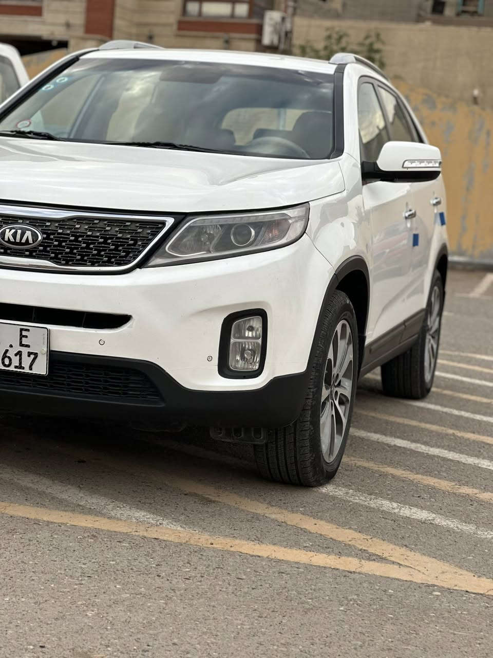 السلام عليكم سورنتو ٢٠١٥ خليجي 
رقم بغداد دولي باسمي سنويه و هزه جديده
مواصفات مكينه ٦ سلندر  بصمه و كرسي كهرباء و مري شفط و اشاري بلمري و بك لايت لد و شاشه و حساس امامي خلفي و و السياره بيهه تخم تاير جديد و جاهزه بدون نواقص ماشيه ١٢٠ الف و بيهه شبر بارد بلبنيد بلحافه موظح بسونار و مكان السياره  السعر 185 مكاني بغداد حي الجهاد ***********
