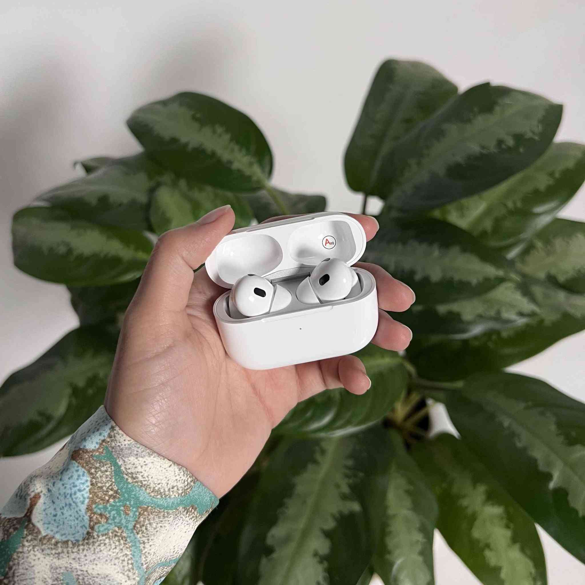 بوكس هدايا يرفع الراس او مكافئه على جهودك باقل سعر 😍🔥

باكج ROOK-460 الذكية – ساعة WATCH 10 + سماعة رأس لاسلكية + سماعات أذن بلوتوث

باكج تقني متكامل يجمع بين ساعة ذكية بشاشة كبيرة 2.09 إنش، وسماعة رأس لاسلكية، وسماعات أذن TWS داخل علبة شحن – كل ما تحتاجه في صندوق واحد.

• ساعة ذكية WATCH 10 بشاشة 2.09 إنش (49MM) مع عرض ملون AMOLED
• سماعات أذن لاسلكية TWS بتقنية بلوتوث 5.3
• مدى اتصال بلوتوث من 15 إلى 25 متر
• بطارية سماعات الأذن 30mAh قابلة لإعادة الشحن + علبة شحن 300mAh
• تدعم أنظمة Android 5.0+ و iOS 9.0+

الساعة الذكية:
 • الشاشة: 2.09 إنش
 • المقاس: 49MM
 • التطبيق: FitPro
 • التوافق: Android 5.0 أو أحدث / iOS 9.0 أو أحدث
 • البلوتوث: 4.0
 • لغة التطبيق: تدعم لغات متعددة

سماعات الأذن TWS:
 • إصدار البلوتوث: V5.3 + EDR (جهتين)
 • وضع البلوتوث: A2DP / HFP / HSP / AVRCP
 • التردد: 2.4GHz
 • مدى البلوتوث: 15–25 متر
 • بطارية السماعة الواحدة: 30mAh ليثيوم قابلة لإعادة الشحن
 • وقت تشغيل الموسيقى: حوالي 2–3 ساعات
 • وقت المكالمات: حوالي 4 ساعات
 • وقت الاستعداد: حتى 6 ساعات
 • سعة بطارية علبة الشحن: 300mAh
 • وقت شحن العلبة: حوالي 1 ساعة
 • جهد الشحن: 5V

محتويات العلبة:
 • ساعة WATCH 10 الذكية
 • سماعة رأس لاسلكية
 • سماعات أذن لاسلكية داخل علبة شحن
 • كتيب المستخدم بغداد, العراق


**إذا كنت صاحب هذا الإعلان وتريد حذفه لأي سبب، رجاءا أرسل رسالة إلى الدعم الفني**