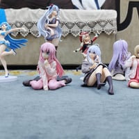 مجسمات ٨ قطع بنات أنمي بلاستك أصلي مال أمازون الحجم بكد جف الايد يوجد ...