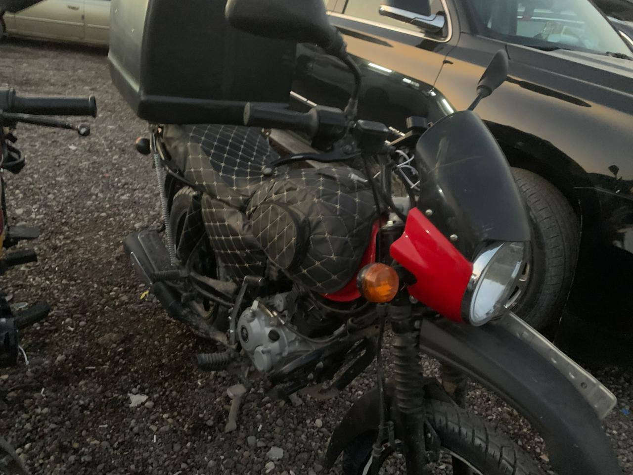 السلام عليكم دراجه بوكسر للبيع موديل2023 محرك مكفول رقم انكليزي دراجه خير من الله العنوان بغداد البياع تقاطع درويش الاستفسار على هذا الرقم ***********
