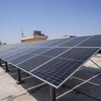 عروض الطاقة الشمسية  المنظومة الاولى  5 الواح  انفيرتر 4.2 بطارية 8 كي...
