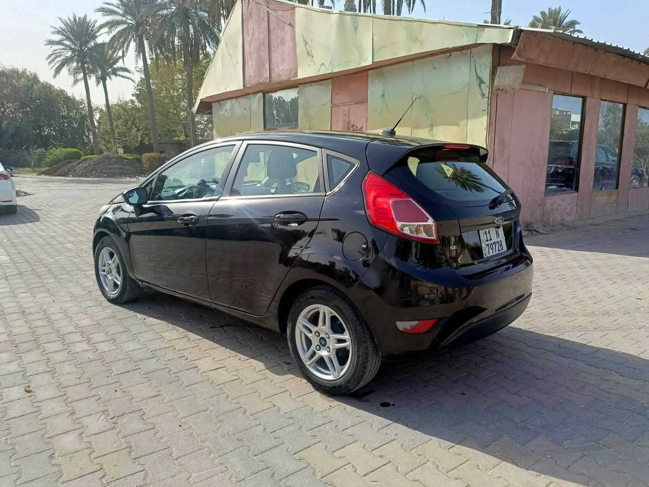 فوردت فيستا2019  se
محرك 16 
شاشة كاميرا 
بلوتوث تحكم استيرن مثبت سرعة مانع انزلاق بريك abs 
  تبريد ثلج  سيارة اقتصادي خفيف 
ويل كب 
منفذ شحن و UXP  ومنفذ 12V
كير اوتماتيك 
سنوي وهزه جديده 
ضرار/ حافة البنيد و وطارف الجاملغ 
رقم بغداد بسمي تحويل مباشر
سعرة 71 وبيها مجال 
مكان السياره بغداد الكاظمية 
***********
***********
