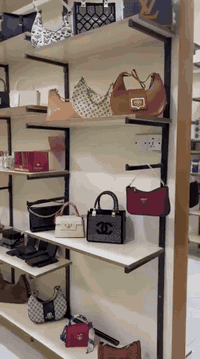 السلام عليكم كوزمتك للبيع غراض كامل ديكور 
مكان بابل نادر شارع الشوايه قرب مطعم خالد 
***********
