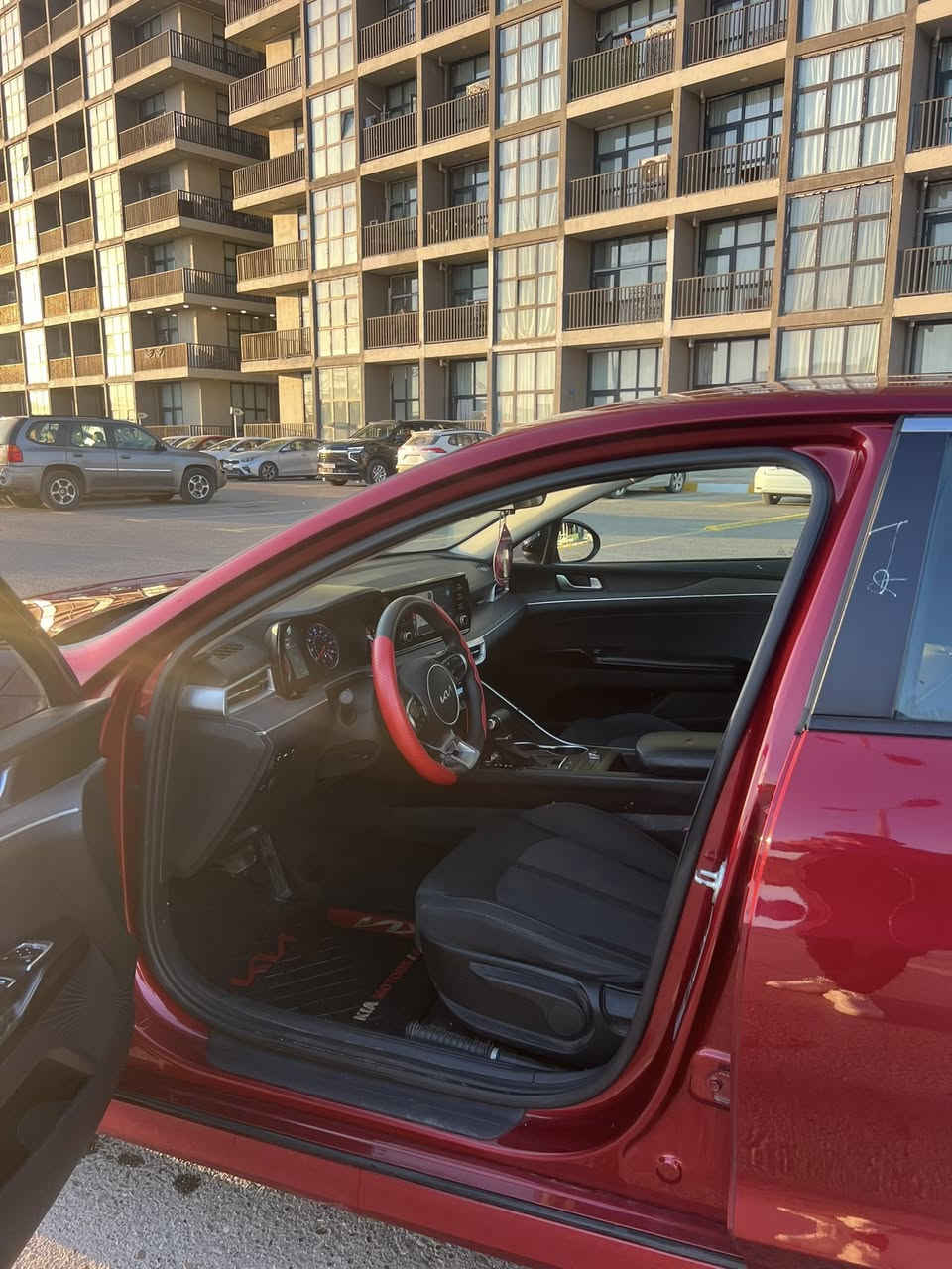 سلام عليكم K5
موديل 2022
1_ اللون ماروني 
2_بصمه تشتغيل وابواب وجنطة 
3_ سايد بريك بصمه 
4_ مثبت سرعه 
5_ نضام ABS 
6_ مانع انزلاق 
7_حساس اطارات 
8_ شاشه كبيره 
9_كامره دواره 
10_ترحيب عند الاقتراب 
11_ شاشه اعطال 
12_ رادار امامي خلفي جانبي 
13_ كار بلي / اندرويد
14_ نظام قيادة اربع وضعيات 
15_بلوتوث + AUX +USB
16_ فول تحكم استيرن 
17_كير اوتو + عادي 
‏18_AOTO HULD
19_ زنون 4 عدسات 
20_ تشغيل عن بعد واطفاء 
21_ تصميم خارجي رياضي 
22_قيادة ذاتيه 
23_ جنطه ذكيه عنده الاقتراب 
وبعد بيها موصفات 
حادثها فقط باب السكن مبدل ومصبوغ 
ماشيه 82 km 
السعر 185 وبيها مجال للشراي 
للاستفسار ***********
مكان السياره بغداد حي الجهاد
