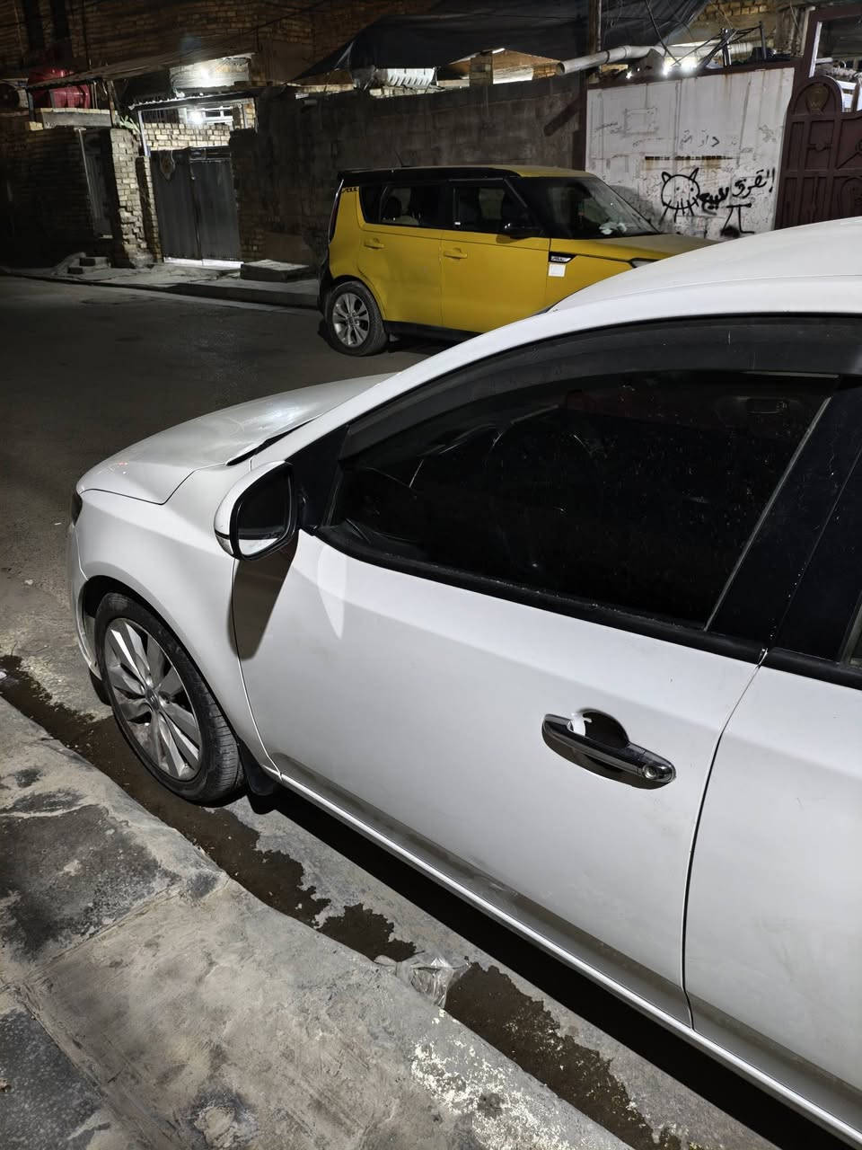 السلام عليكم ورحمة الله وبركاته
اخوان سيراتو خليجي موديل 13 للبيع رقم بغداد انكليزي السيارة باسمي ، بيها قبق الجنطة جهة اليسار موضح بالصور والباب الي خلف السائق بي بارد كد أقل الشبر والدوسة اليمنى بيها ضرر وشخوط بسيطة جدا 

الباقي كفالة 

مكان السيارة بغداد/ البلديات أو الكمالية 

اخوان السعر 105 قفل ما بيها مجال نهائي 
*********** متوفر واتساب واتصال 

محبتي لكم
