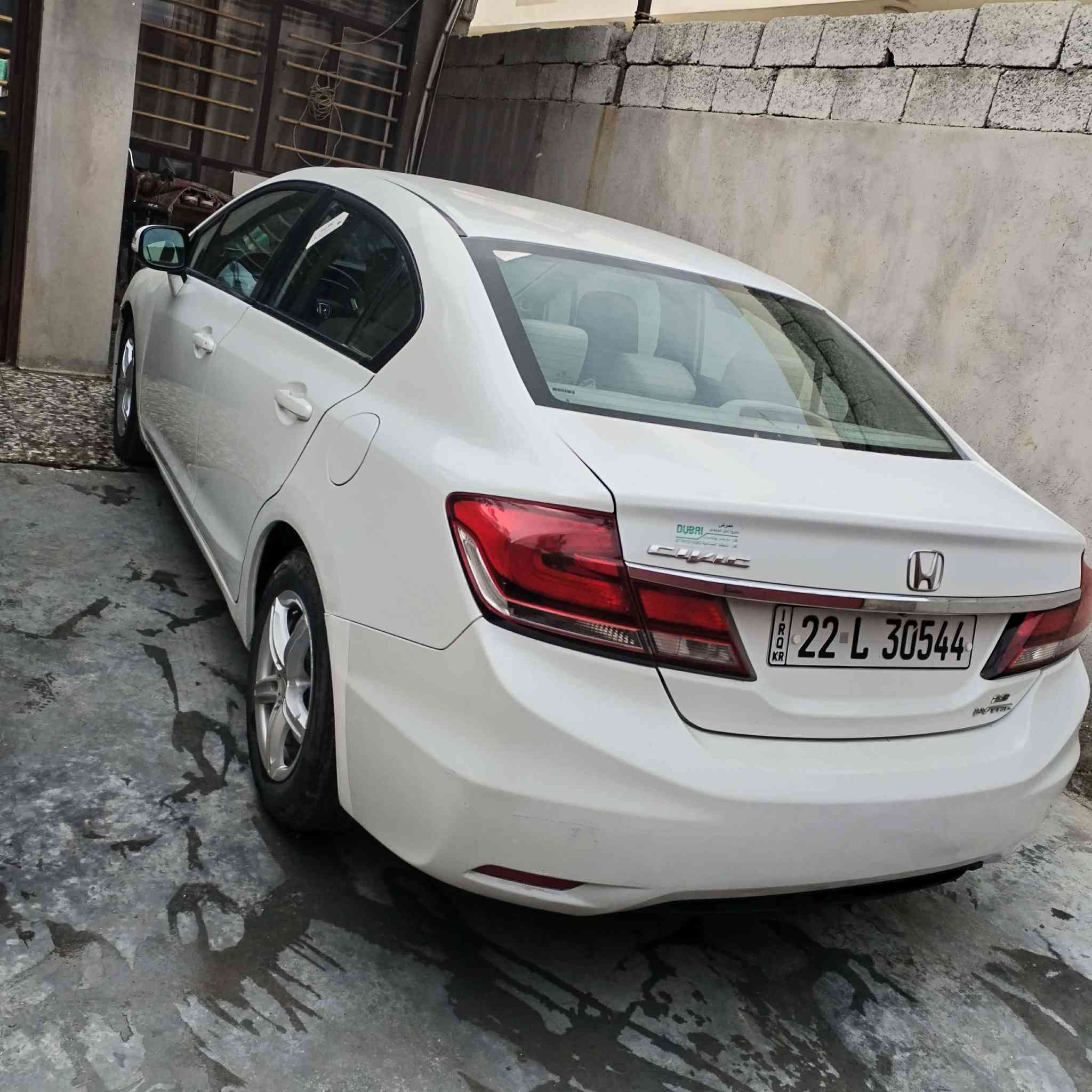 سيارة للبيع 
هوندا سيفك موديل 13 رقم شمالي باسمي سنوية جديدة 2030
سيارة بيها قطعتين صبغ فقط 
السعر  100 $  وبيها مجال بسيط
مكان السيارة  بغداد / بسماية
الاتصال ***********  
ماسنجر واتساب موجود
