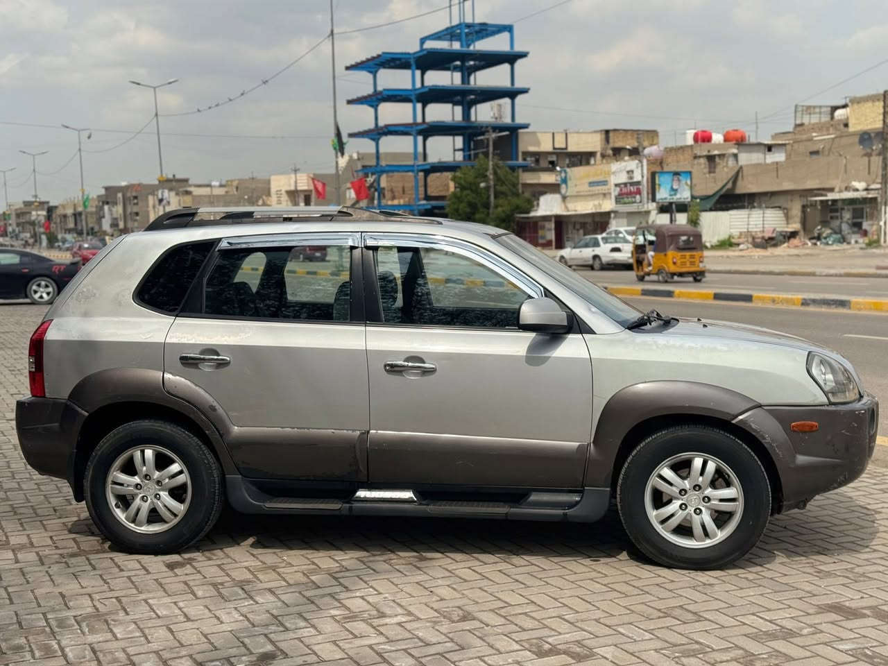 توسان ٢٠٠٨ بيه حزام ٦سلندر مكانها بغداد حي العامل السعر ٩٠ ورقه ***********
