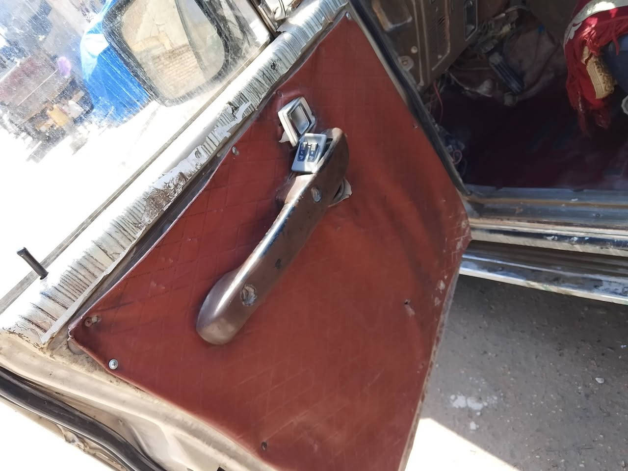 السلام عليكم باجيرو لبيع موديل 96 كير ومكينه ونجي 6 بيهة تنقيص رقم انكليزي بسمي سعر 35 بي مجال رقم الهاتف ***********
