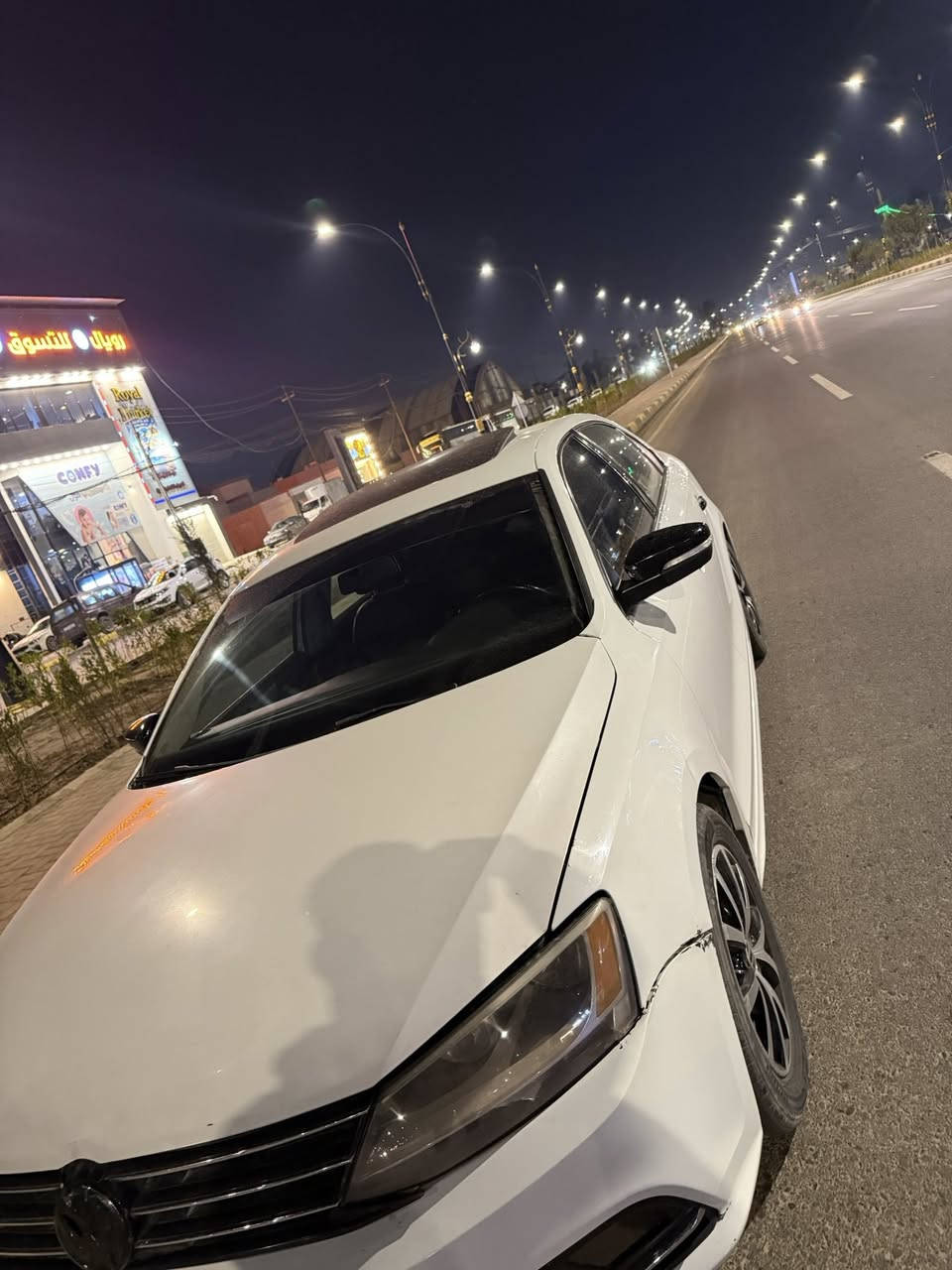 🚘🔥 Volkswagen Jetta GLI 2017 🔥🚘
━━━━━━━━━━━━━━━━━━

🔹 الموديل: 2017⚡
🔹 الممشى: 109 ألف ميل

━━━━━━━━━━━━━━━━━━
💎 المواصفات والتجهيزات:

✔️ فتحة سقف 🌤️
✔️ بصمة تشغيل + دخول ذكي 🔑
✔️ شاشة كبيرة + Apple CarPlay 📱
✔️ كاميرا خلفية + حساسات أمامية وخلفية 🚨
✔️ مراقبة النقطة العمياء
✔️ نظام فرملة طوارئ
✔️ تدفئة + تبريد مقاعد ❄️🔥
✔️ لوحة قيادة رقمية
✔️ إنارة محيطية داخلية ✨
✔️ مصابيح زينون +
رادار جانبي
كشنات جلد وتدفه
محرك وكير بشرط 
شرط التحويل رقم دهوك
ضرر بوند وربع جاملغ بدون دواخل 
سعرها ١٣٥ وبيها مجال عليها غرامه تنزل من السعر
***********
