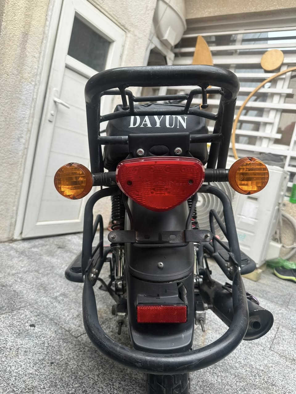 السلام عليكم
دراجة دايوان للبيع :
اوراق 
موديل 23 
مكينة 200 cc
مكينه ناعمه مكفوله مامفتوح برغي من عدها
الدراجه مداريها دهن وبانزين 
بيها تزويد دوسات و دوسة الكلج .
مكاني : كربلاء المقدسة
السعر : 1900 وبيها مجال 
متواجد ماسنجر وواتساب واتصال 🌹
رقم الهاتف : ***********
