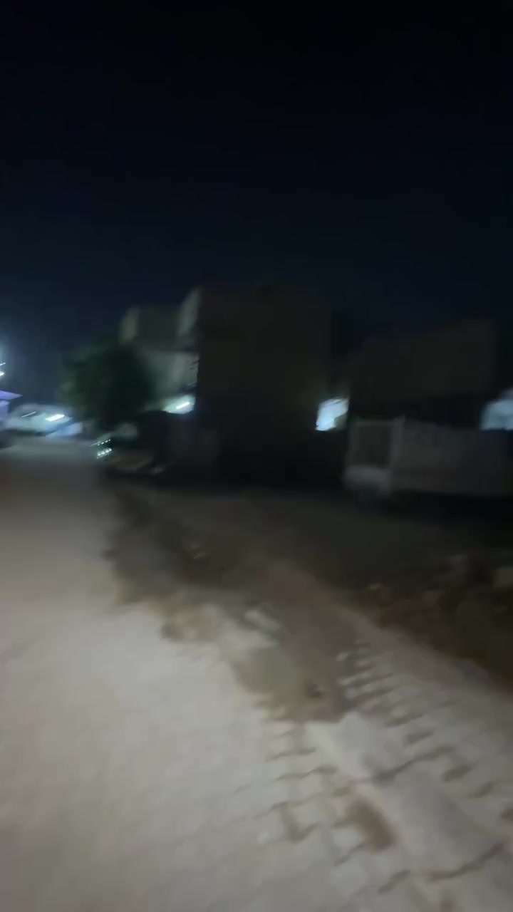 السلام عليكم بيت للبيع 50 متر بناء حديث مفاتح منطقه كامله الخدمات ماء مجاري كهرباء وتفاصيل داخل الفديو مكانه الدوانم شارع بيت حجي عنيد للستفسار هـ ***********// ***********
